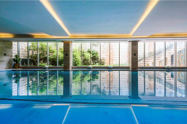 鲁商铂尔曼酒店恒温泳池设备安装